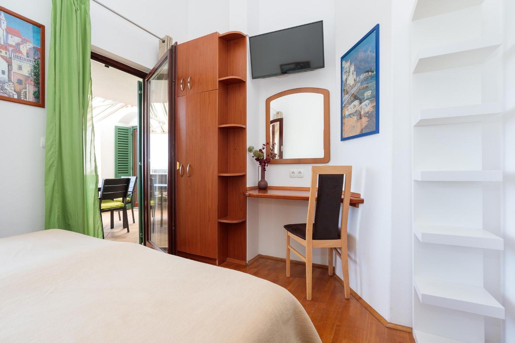 Apartments Delfin Krk Town Luaran gambar