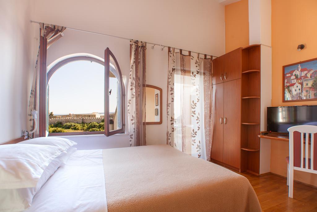 Apartments Delfin Krk Town Luaran gambar